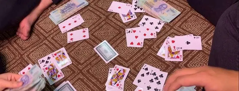 Hướng dẫn đọc bài đối thủ trong phỏm